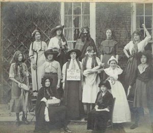 1913 High School women of the world (2)